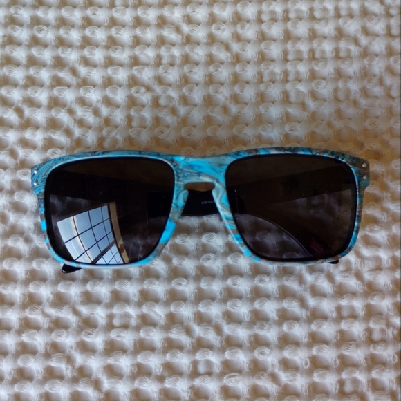 NEW Oakley Sunglasses - Picture 2 of 7